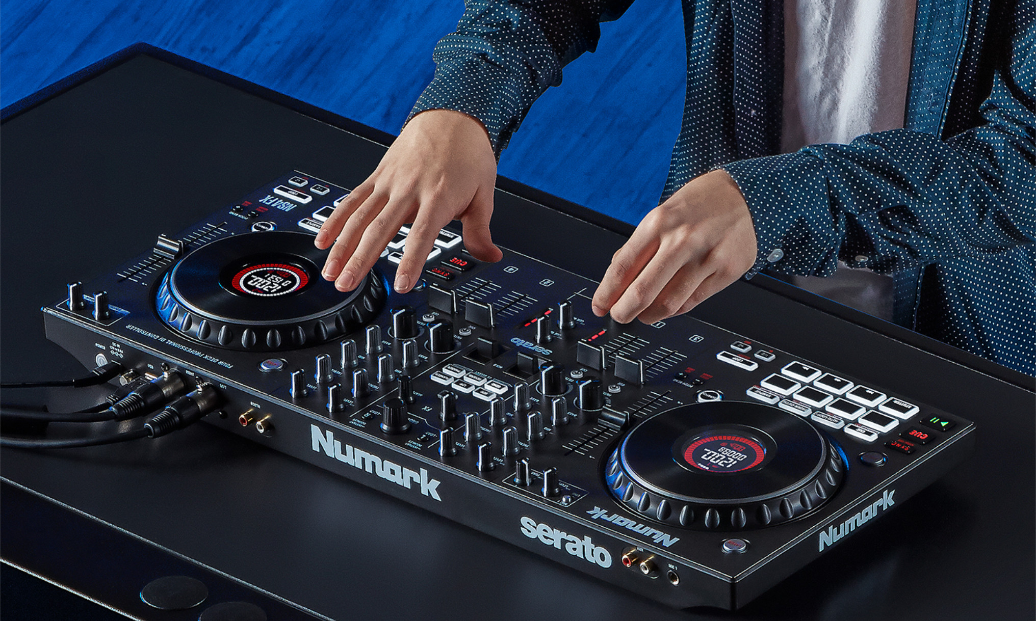 Numark NS4FX DJ Kontroller Cihazı
